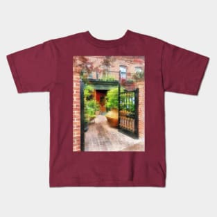 Baltimore MD - Restaurant Courtyard Fells Point Kids T-Shirt